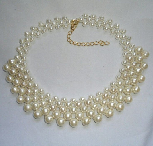 Classic White Pearl Necklace – Timeless Elegance